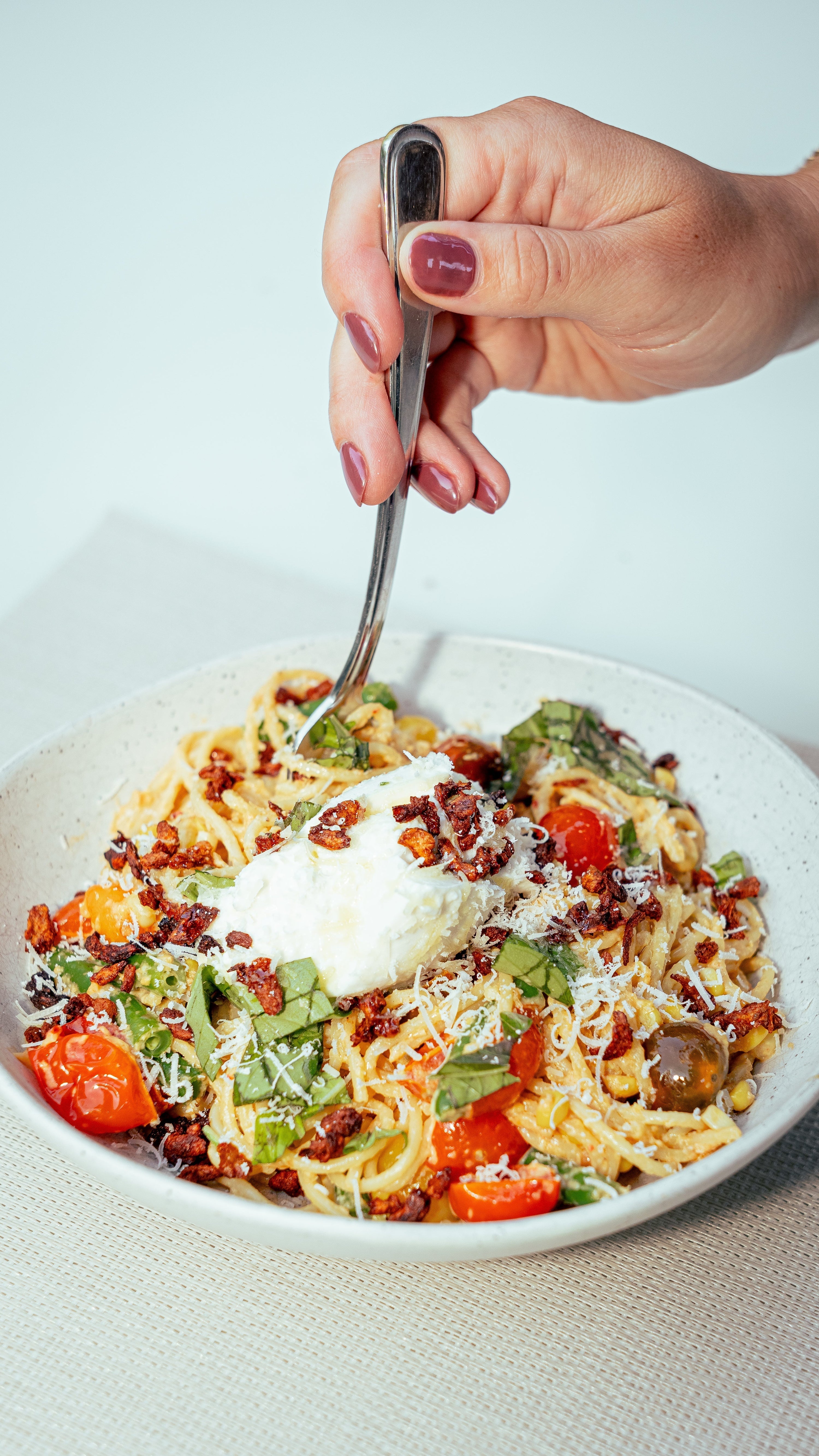 PÂTES MAÏS, BACON BITS ET BURRATA
